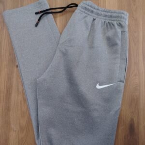 546775096_640255599129907_4734885417655584227_n (1) Pantalon Nike