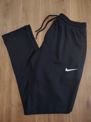 547429348_640255529129914_1547094561862374561_n Pantalon Nike